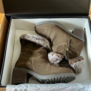 Vintage Foundry Co. Women's Jeanette Bootie Size 8